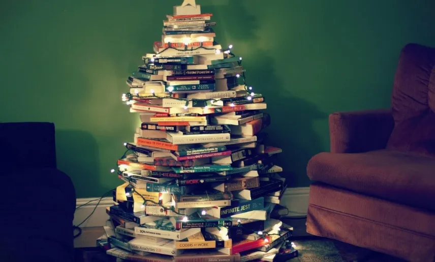 Albero di Natale fatto con i libri